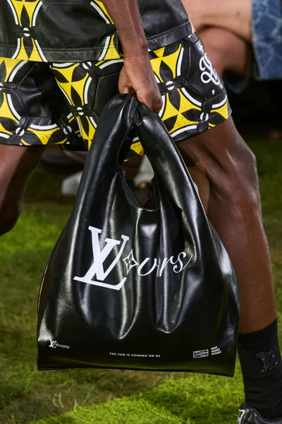 Look 220